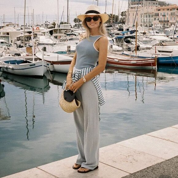 NA-KD fashion x @clairerose | US L | Knitted striped flared pants blue & white - Picture 2 of 5